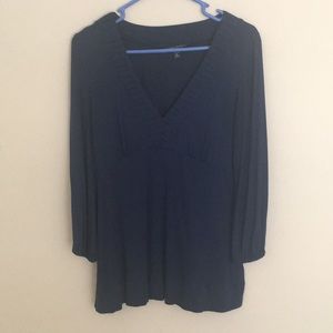 Navy Banana Republic stretch v neck tunic top